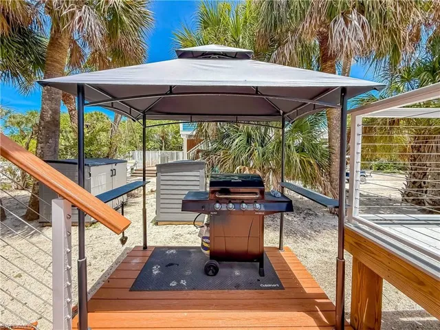 541  Gulf  LN, Upper Captiva, FL 33924