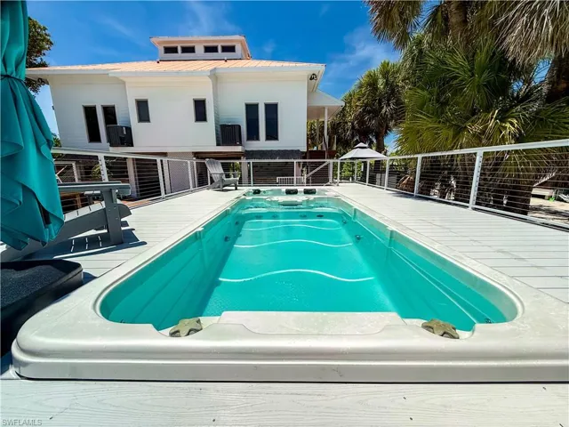 541  Gulf  LN, Upper Captiva, FL 33924