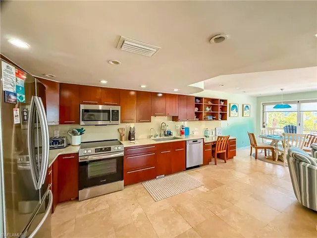 541  Gulf  LN, Upper Captiva, FL 33924