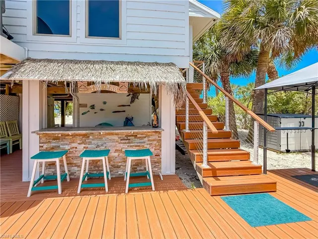 541  Gulf  LN, Upper Captiva, FL 33924