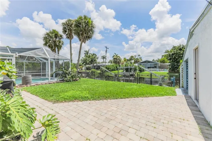 View of patio / terrace with glass enclosure