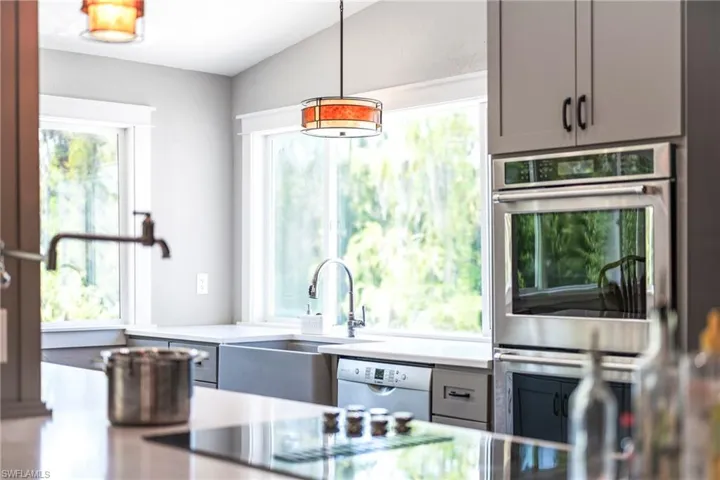 stove top and double ovens, pot fille