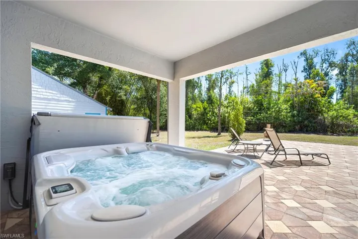 Hot Springs spa.  Stays with home.