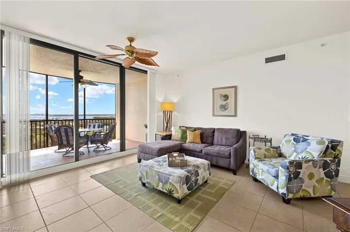 Large Living room with a Spectacular View!
