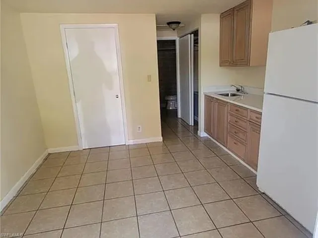 5214 Sholtz St A+b, Naples, Florida 34113