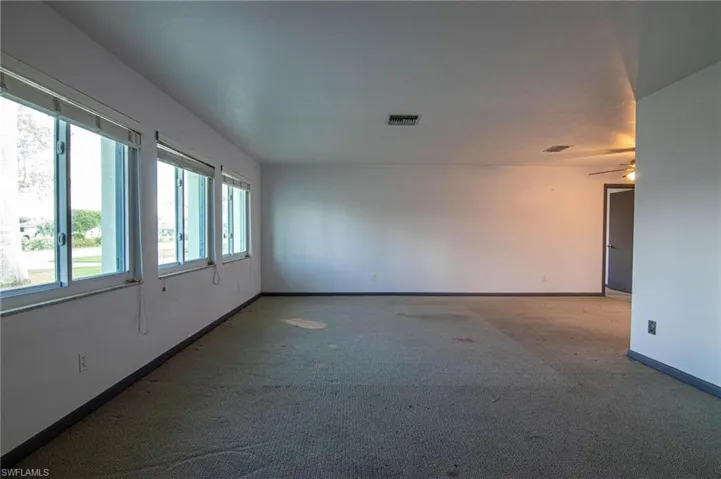 Unfurnished room featuring carpet flooring and ceiling fan