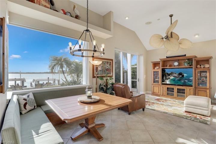 1076  Old Marco  LN, MARCO ISLAND, FL 34145