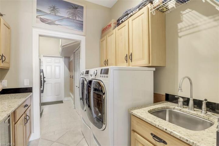 1076  Old Marco  LN, MARCO ISLAND, FL 34145