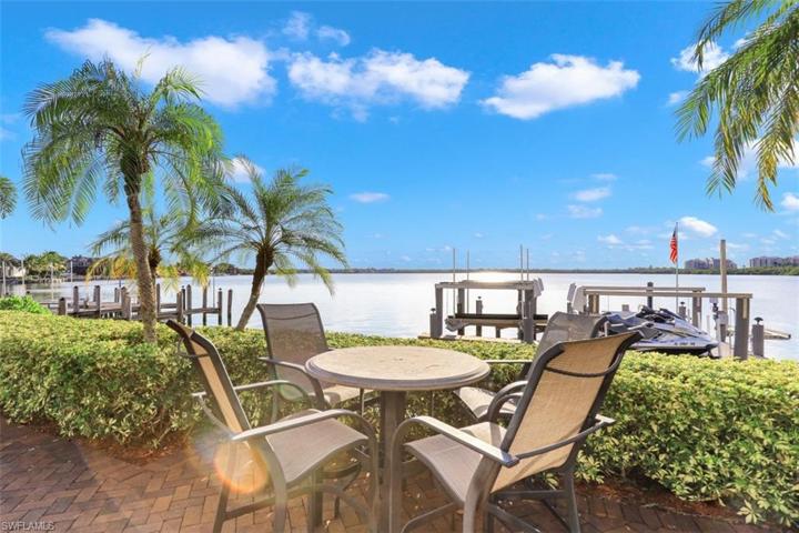 1076  Old Marco  LN, MARCO ISLAND, FL 34145