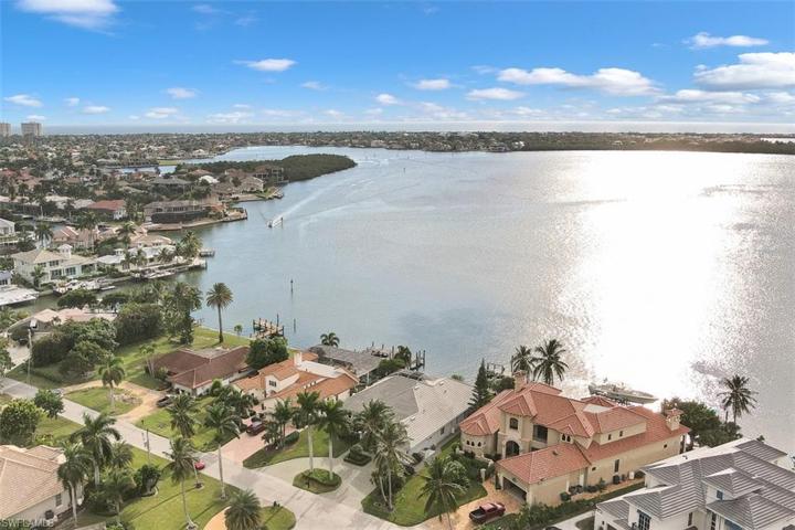 1076  Old Marco  LN, MARCO ISLAND, FL 34145