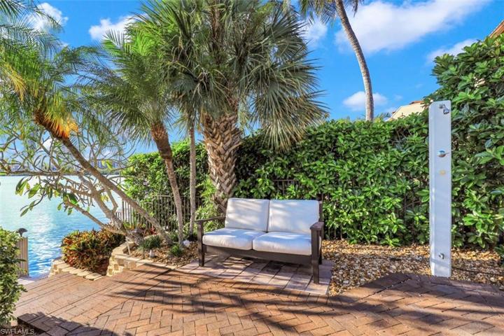 1076  Old Marco  LN, MARCO ISLAND, FL 34145