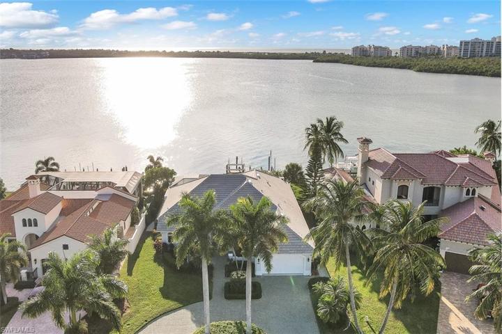1076  Old Marco  LN, MARCO ISLAND, FL 34145