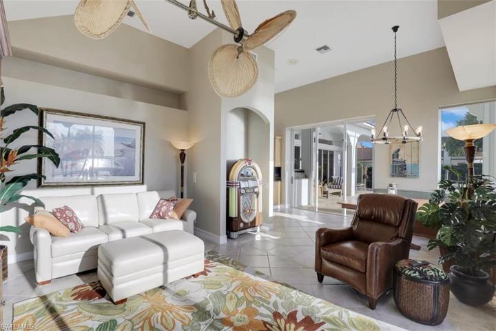 1076  Old Marco  LN, MARCO ISLAND, FL 34145