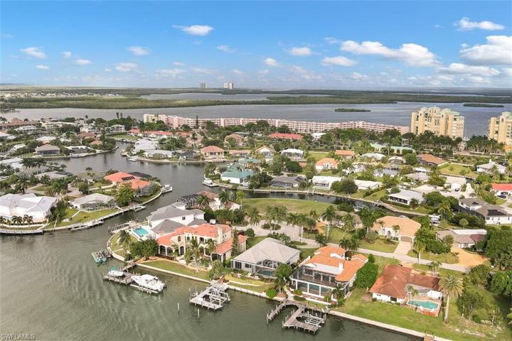 1076  Old Marco  LN, MARCO ISLAND, FL 34145