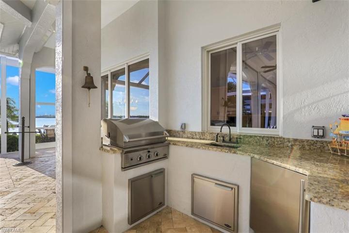 1076  Old Marco  LN, MARCO ISLAND, FL 34145