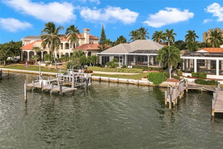 1076  Old Marco  LN, MARCO ISLAND, FL 34145