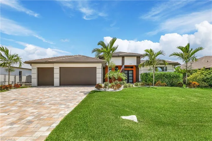 View of front of house featuring a front yard