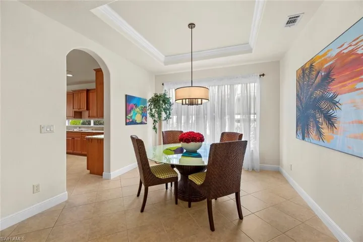 Dining with kitchen access
