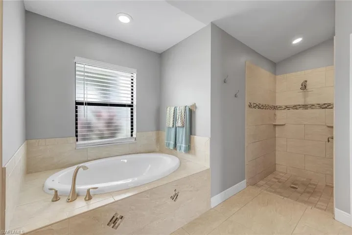 401 Ne 19th Pl, Cape Coral, Florida 33909