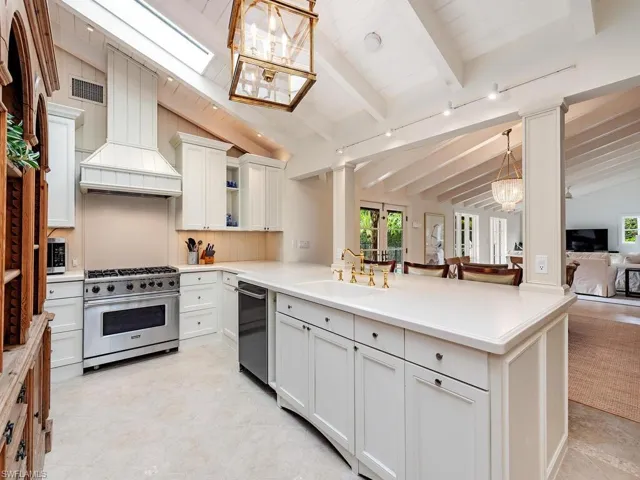 168 2nd Ave N, Naples, Florida 34102