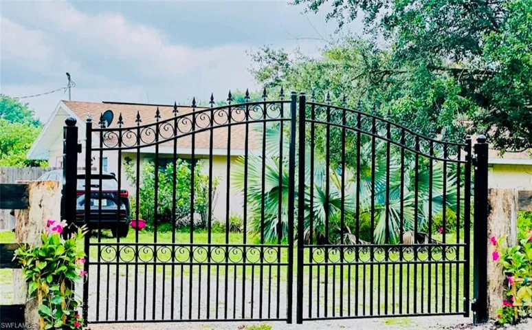 455 Trader Rd, Fort Denaud, Florida 33935