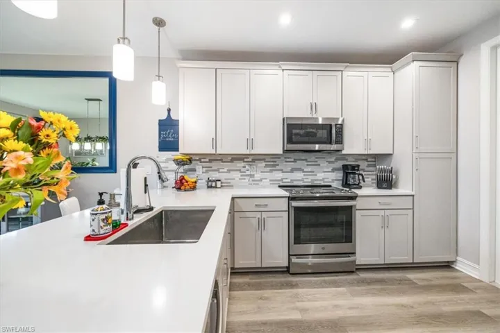 7320  Rockefeller  DR, Naples, FL 34119