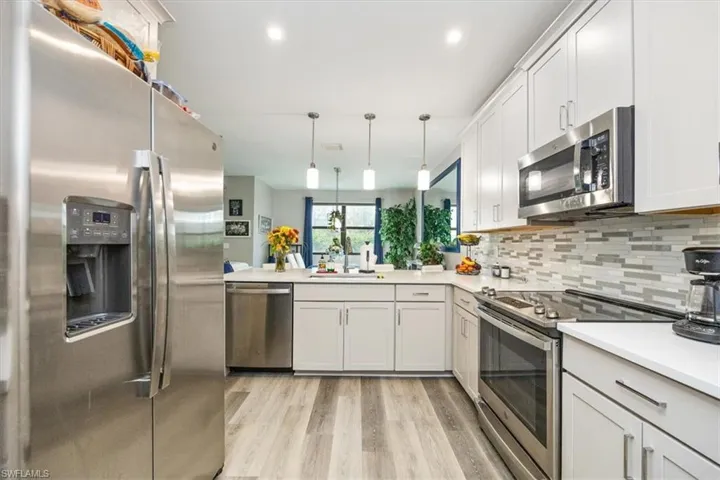 7320  Rockefeller  DR, Naples, FL 34119