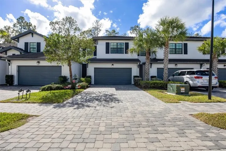 7320  Rockefeller  DR, Naples, FL 34119