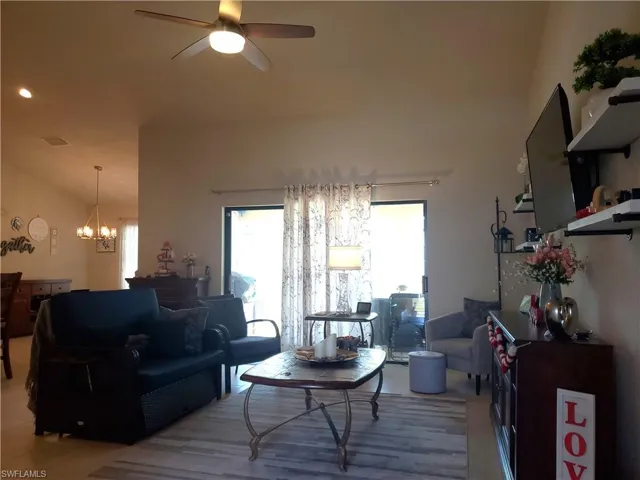 Living room with access to the lanai