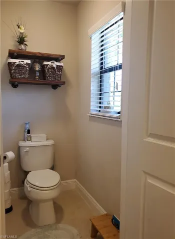 Commode room