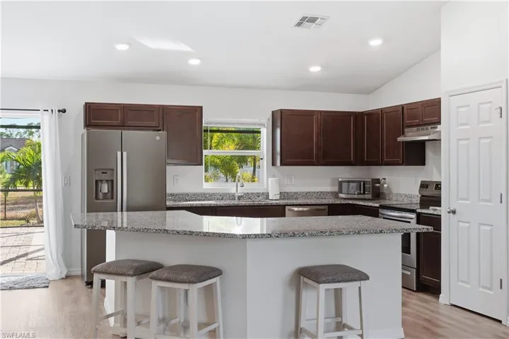 2714 Nw 22nd Ter, Cape Coral, Florida 33993
