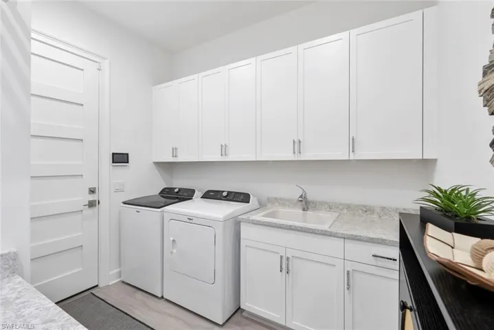 8849  Yucatan  CT, Naples, FL 34112