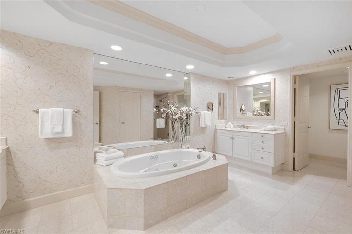 Primary Suite Bathroom