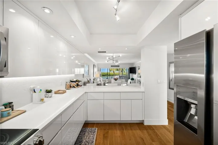 Cambria Countertops, lots of prep space!