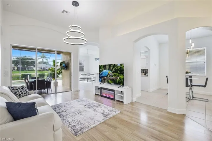 8710  Ibis Cove  CIR, Naples, FL 34119