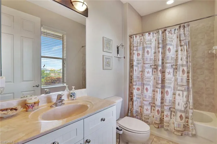 First floor bath w/pool access
