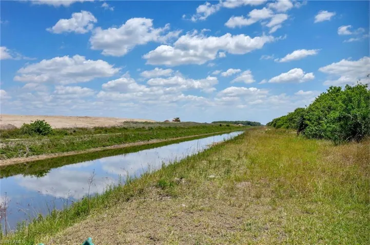 Freshwater drainage canal - no docks allowed