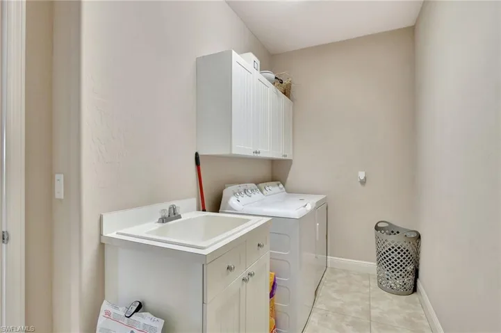 Big utility room w/sink on 1st floor