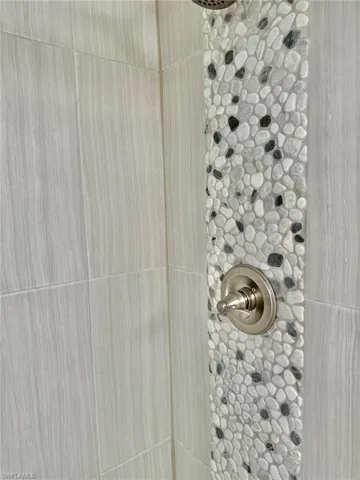 Room details with a tile shower