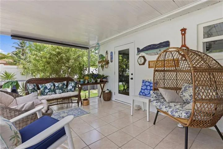 Screened lanai with seating