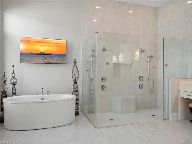 Master Bathroom Feat. His & Her Showerheads
