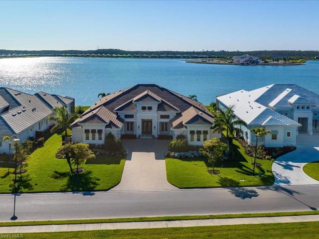 Gorgeous Western Lake Views