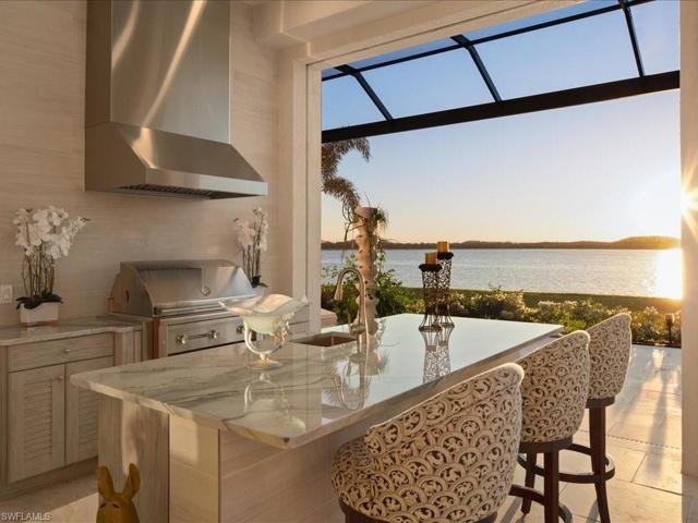 Outdoor Kitchen W/ Quartz Counters