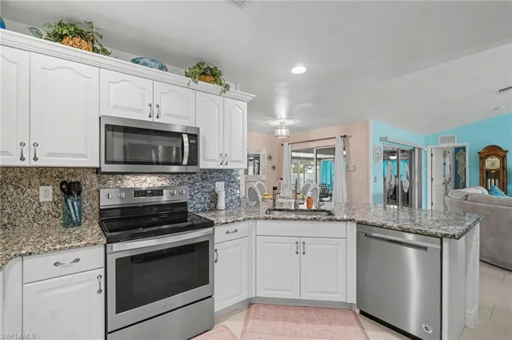 2907 Nw 5th Pl, Cape Coral, Florida 33993