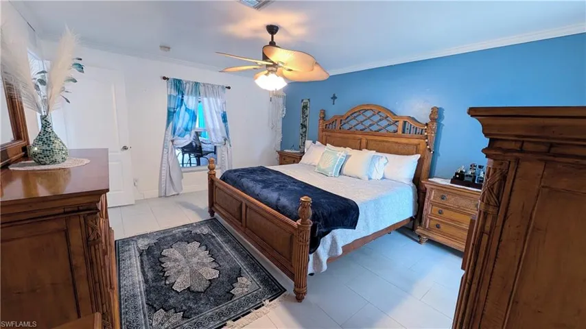 2907 Nw 5th Pl, Cape Coral, Florida 33993
