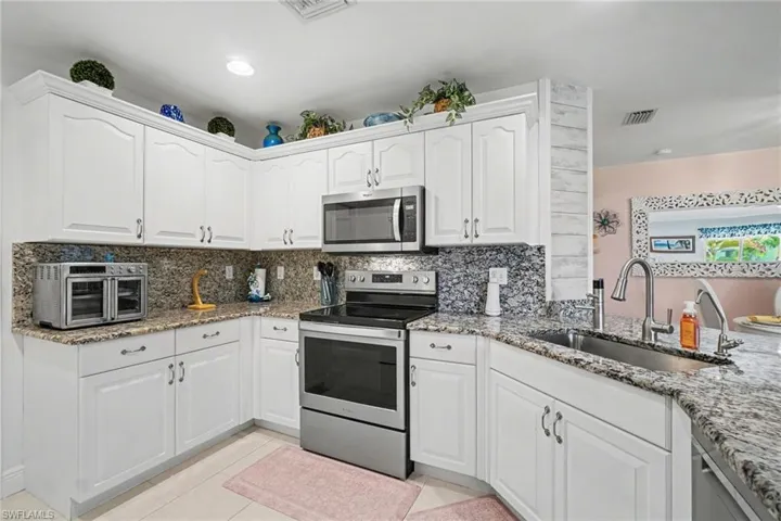 2907 Nw 5th Pl, Cape Coral, Florida 33993