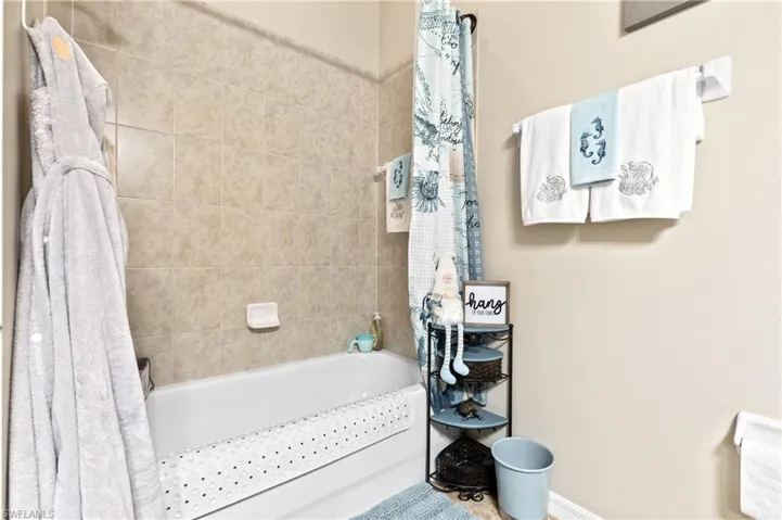 1113 Winding Pines Cir 205, Cape Coral, Florida 33909