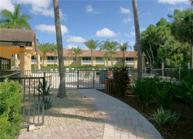 1113 Winding Pines Cir 205, Cape Coral, Florida 33909