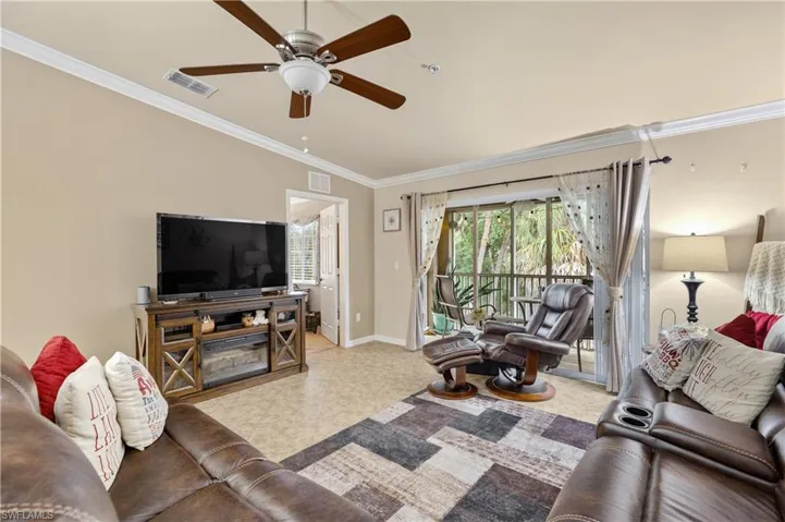 1113 Winding Pines Cir 205, Cape Coral, Florida 33909