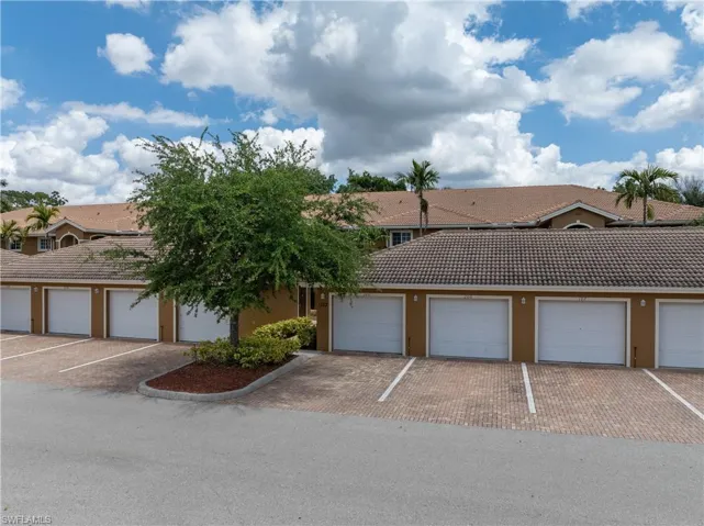 1113 Winding Pines Cir 205, Cape Coral, Florida 33909